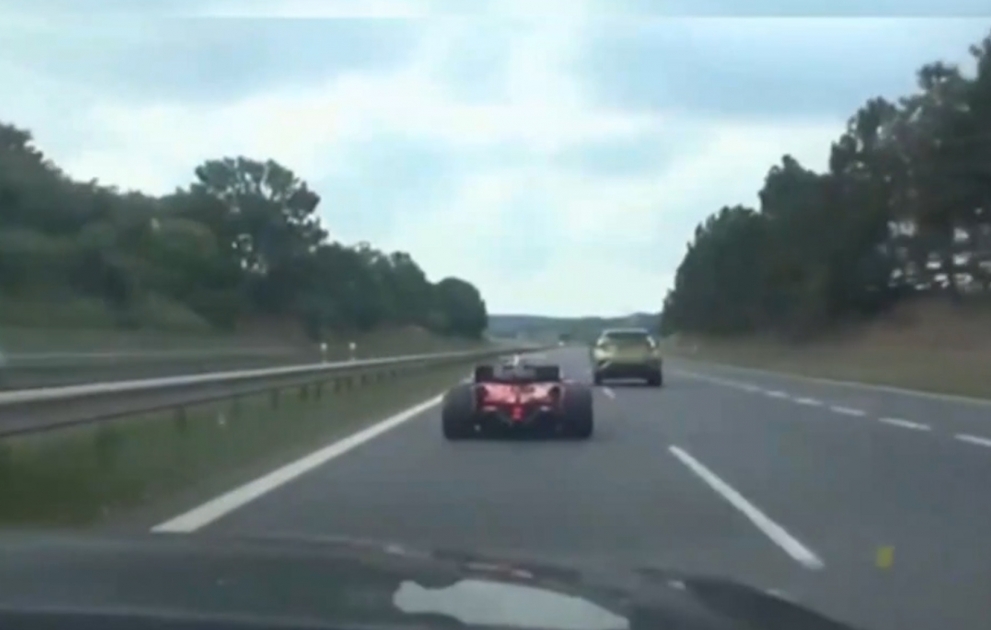 Çexiyada naməlum şəxs şosedə “Formula 1” maşını ilə şütüyüb
