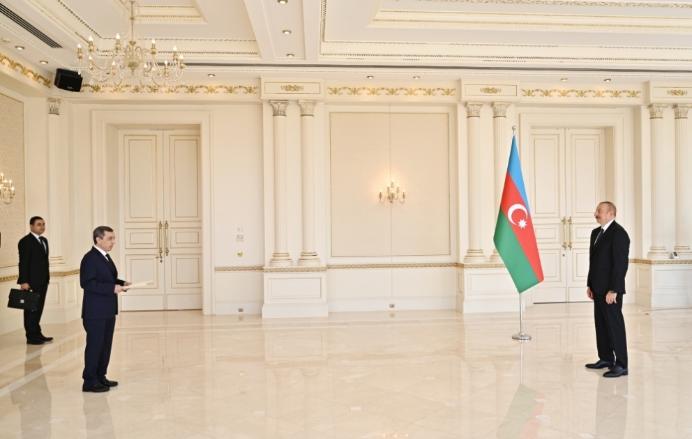 Prezident İlham Əliyev Türkmənistanın Azərbaycanda yeni təyin olunan səfirinin etimadnaməsini qəbul edib