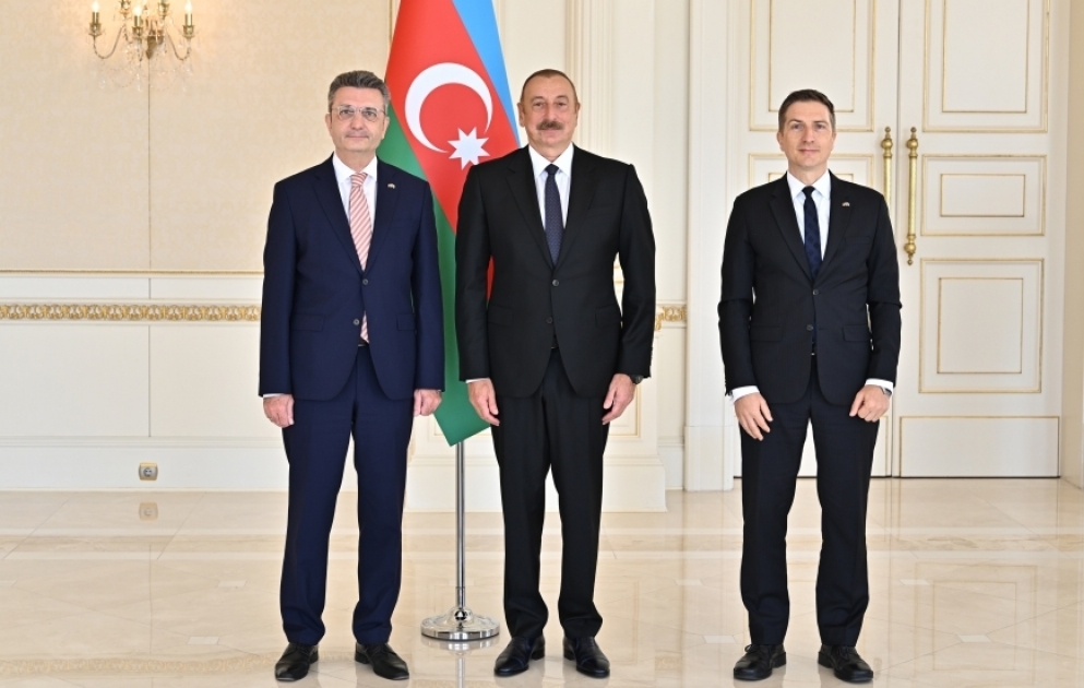 Prezident İlham Əliyev Almaniyanın Azərbaycanda yeni təyin olunan səfirinin etimadnaməsini qəbul edib