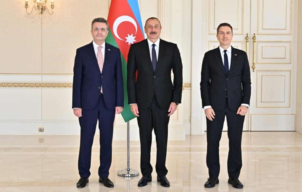 Botschafter der Bundesrepublik Deutschland in Baku Ralf Horlemann überreicht Präsident Ilham Aliyev sein Beglaubigungsschreiben