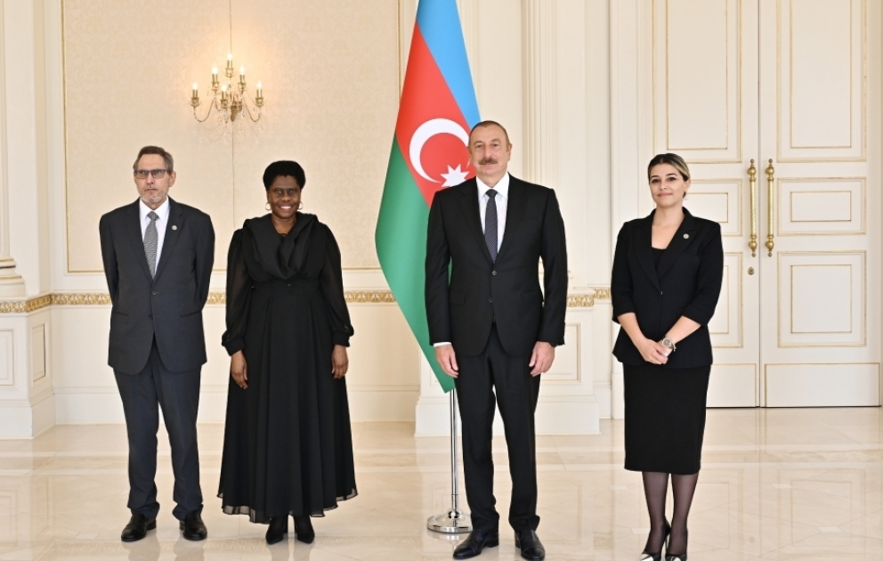 Prezident İlham Əliyev Cənubi Afrika Respublikasının Azərbaycanda yeni təyin olunan səfirinin etimadnaməsini qəbul edib