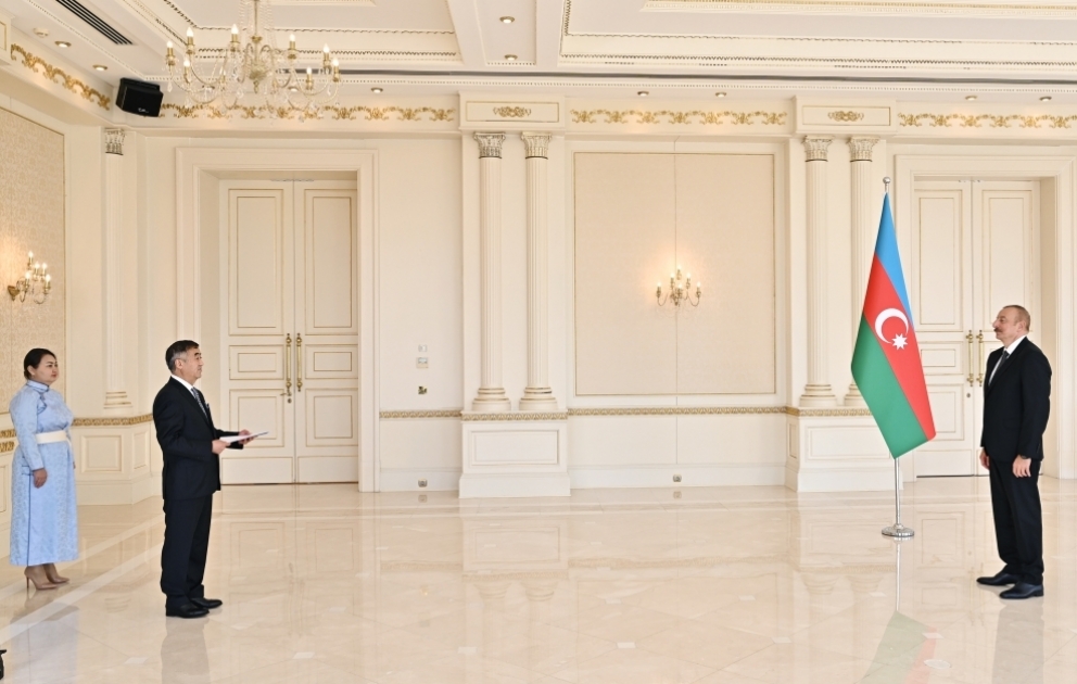 Le président Ilham Aliyev reçoit les lettres de créance du nouvel ambassadeur de Mongolie