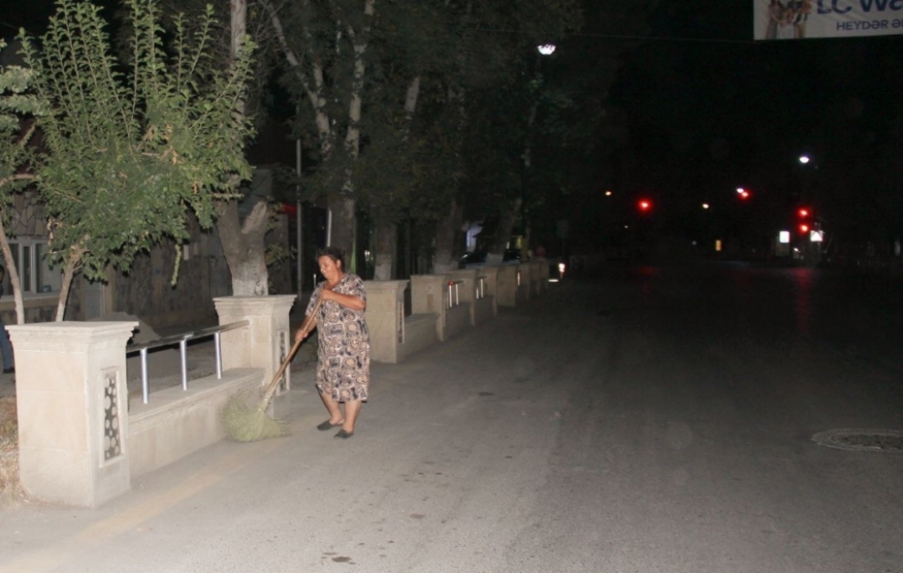 Təmiz səhər üçün qaranlıqda çalışanlar