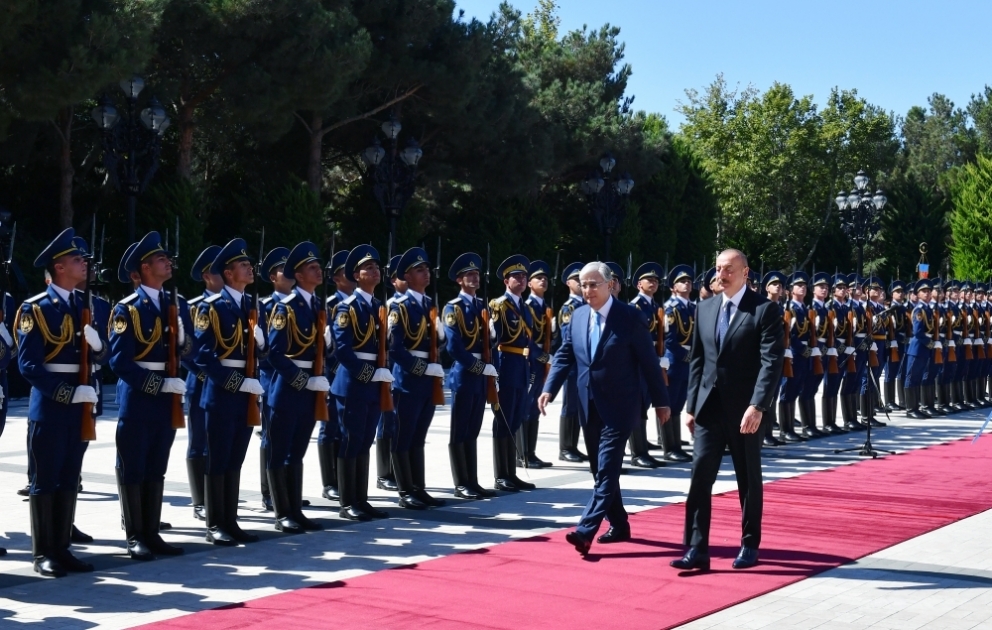 Bakou : cérémonie d’accueil officiel du président kazakh Kassym-Jomart Tokaïev