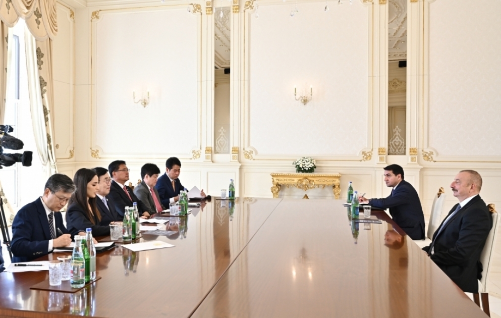 Präsident Ilham Aliyev empfängt den Sonderbeauftragten des Präsidenten der Republik Korea