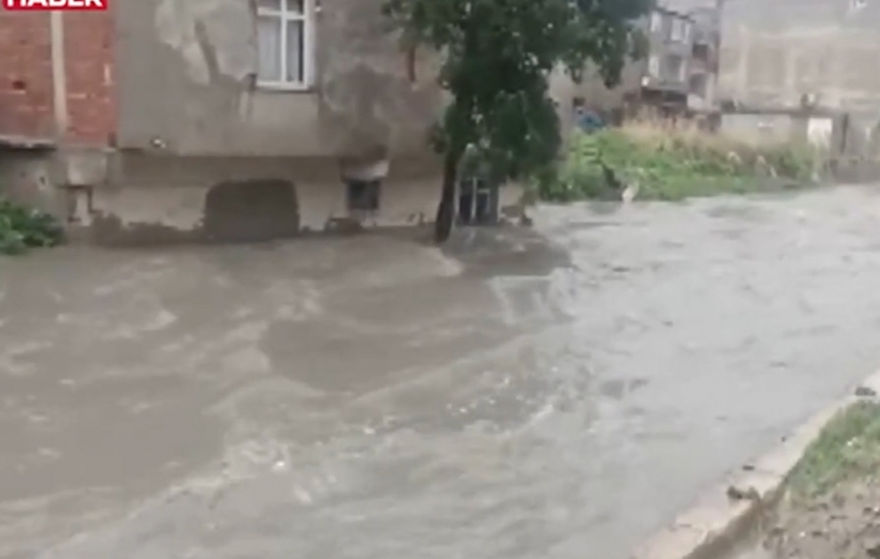 İstanbulda leysan yağışlar daşqın yaratdı