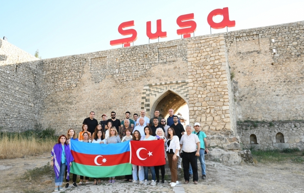 “Şuşa yaradıcılıq emalatxanası”nın iştirakçıları Şuşa şəhəri ilə yaxından tanış olublar