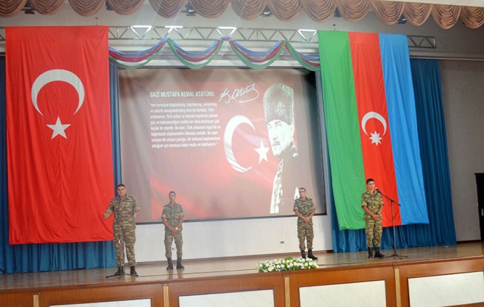 Hərbi İnstitutda qardaş Türkiyənin Zəfər Bayramı qeyd olunub