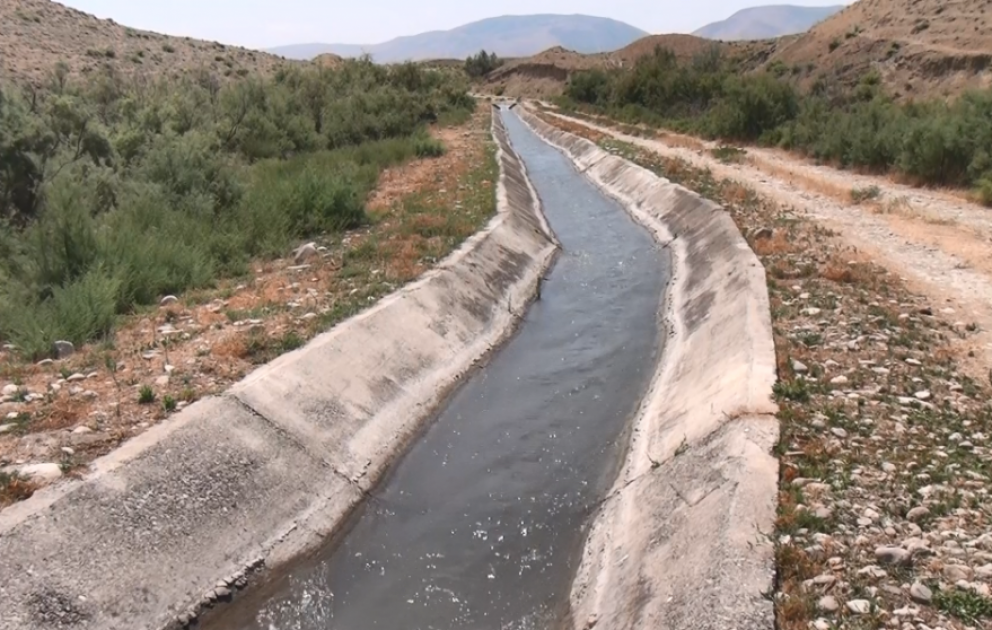 Siyəzən rayonunda torpaq məcralı kanallar beton üzlüyə alınır