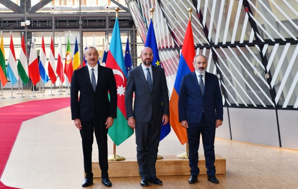 Le président azerbaïdjanais, le président du Conseil européen et le Premier ministre arménien se réunissent à Bruxelles