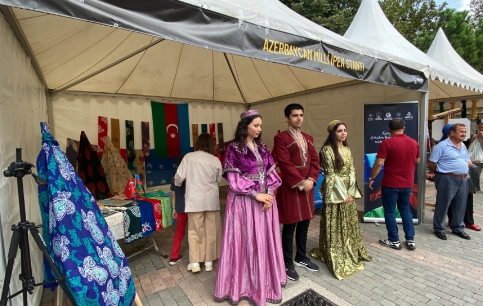 Azərbaycan kalağayıları Bursada keçirilən beynəlxalq festivalda sərgilənir