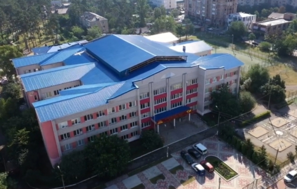 Средняя школа номер 12 имени академика Зарифы Алиевой, пострадавшая во время боевых действий в Ирпене, отремонтирована