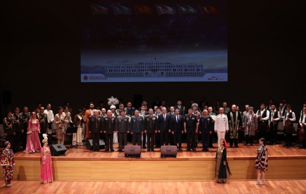 “Səngərdən səhnəyə musiqi” layihəsində uğurla iştirak edən Azərbaycan Ordusunun nümayəndələri Vətənə qayıdıblar