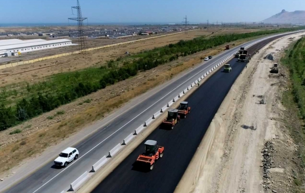 Magistral yolun Quba-Bakı istiqamətində deformasiyaya uğramış 66 kilometrlik hissəsi yenidən qurulur