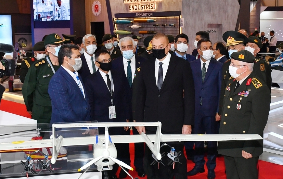 Президент Ильхам Алиев ознакомился с 4-й выставкой ADEX и 13-й выставкой Securex Caspian