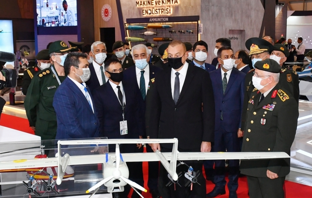 Präsident Ilham Aliyev besucht 4. Verteidigungsausstellung “ADEX“ und 13. Ausstellung “Securex Caspian“