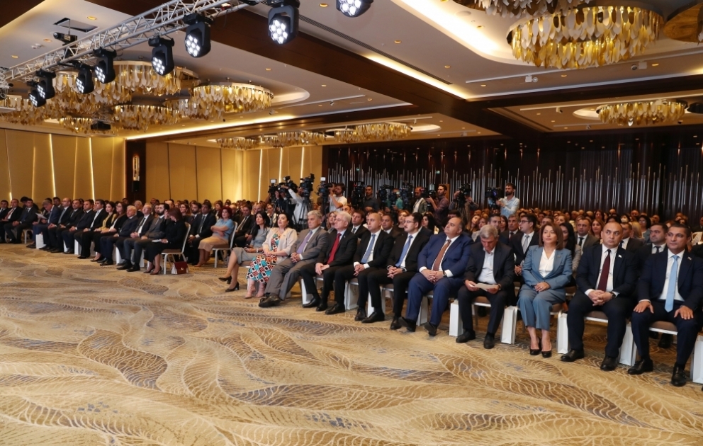 Bakı şəhəri təhsil işçilərinin sentyabr konfransı keçirilib