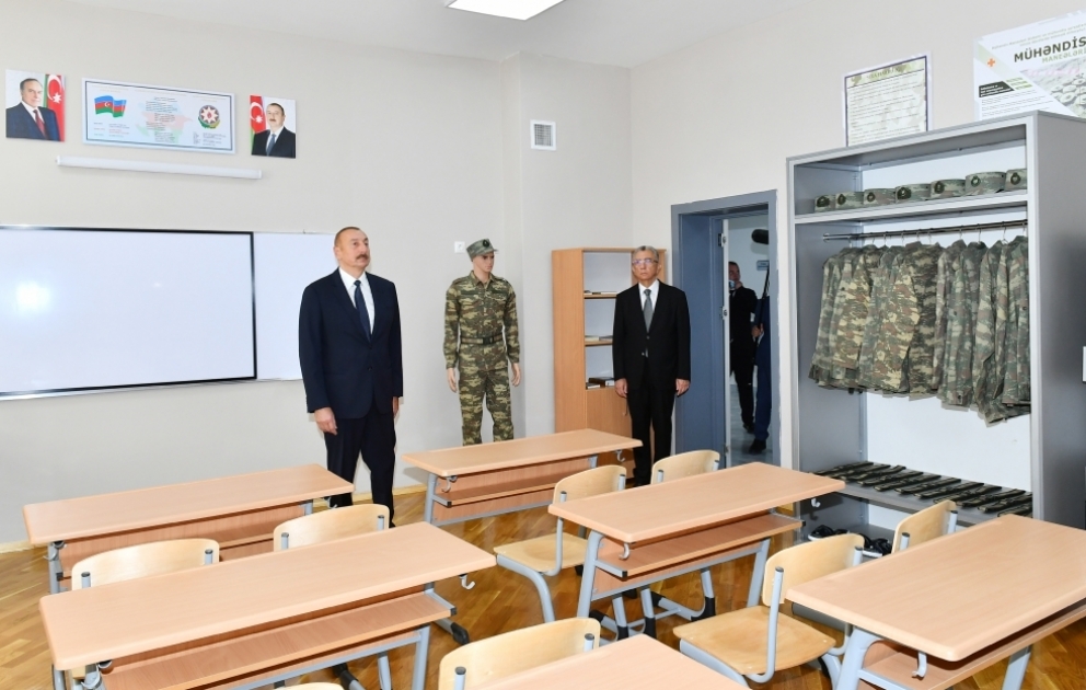 Prezident İlham Əliyev Bakının Suraxanı rayonunda yeni inşa edilmiş 87 saylı məktəb kompleksində yaradılan şəraitlə tanış olub