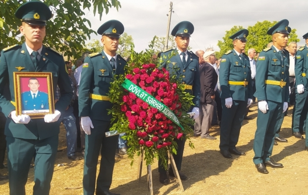 Şəhid Yunis Kazımov son mənzilə böyük izdihamla yola salınıb