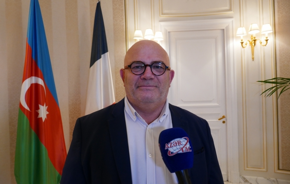 Erik Qozlan: Emmanuel Makron birtərəfli mövqeyi ilə sülhə nail ola bilməz