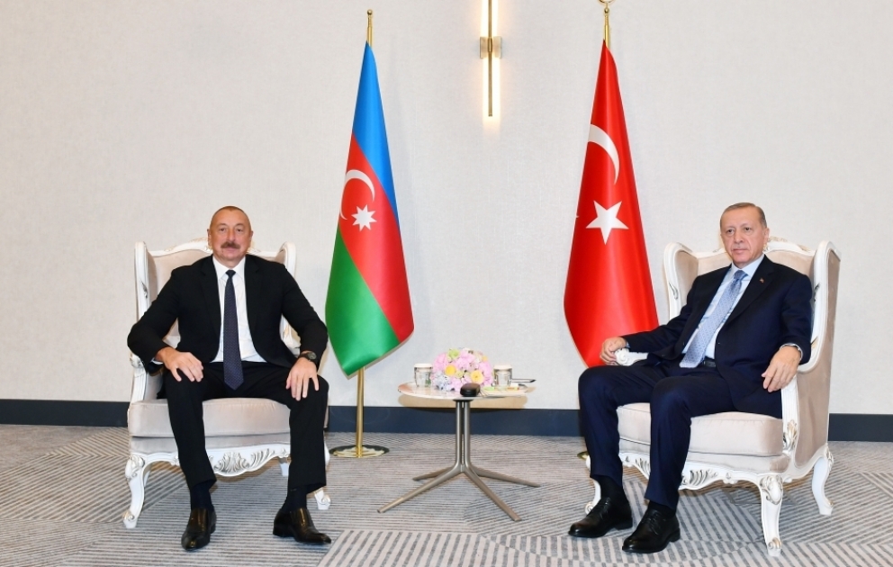 Les présidents azerbaïdjanais et turc s’entretiennent à Samarcande