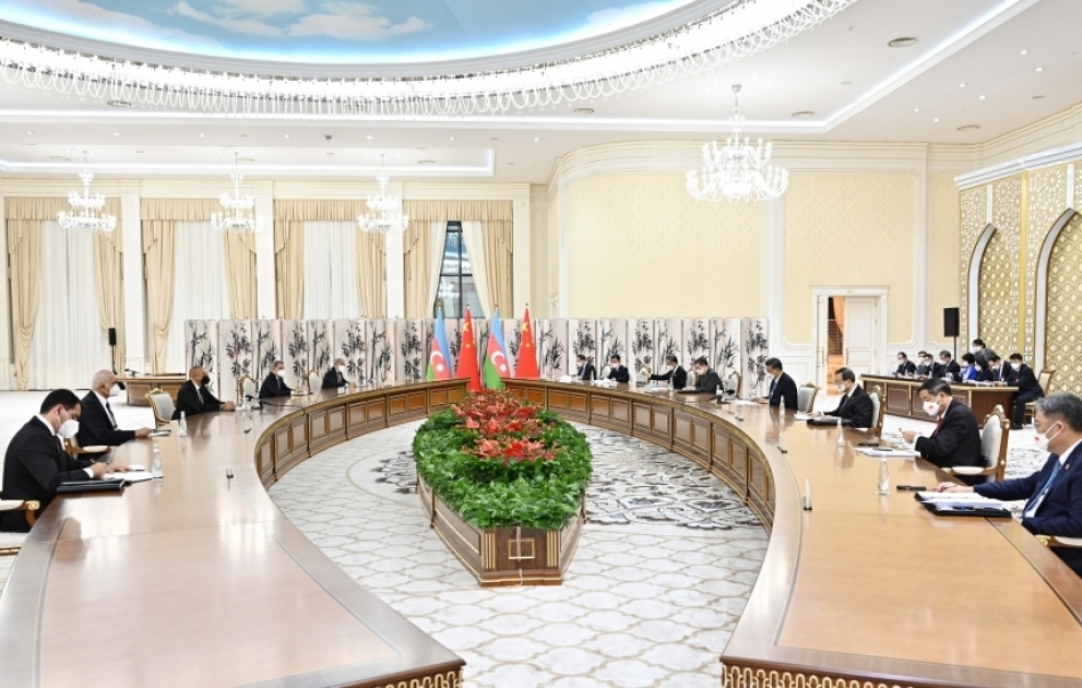 Präsident Ilham Aliyev trifft Präsident Xi Jinping in Samarkand