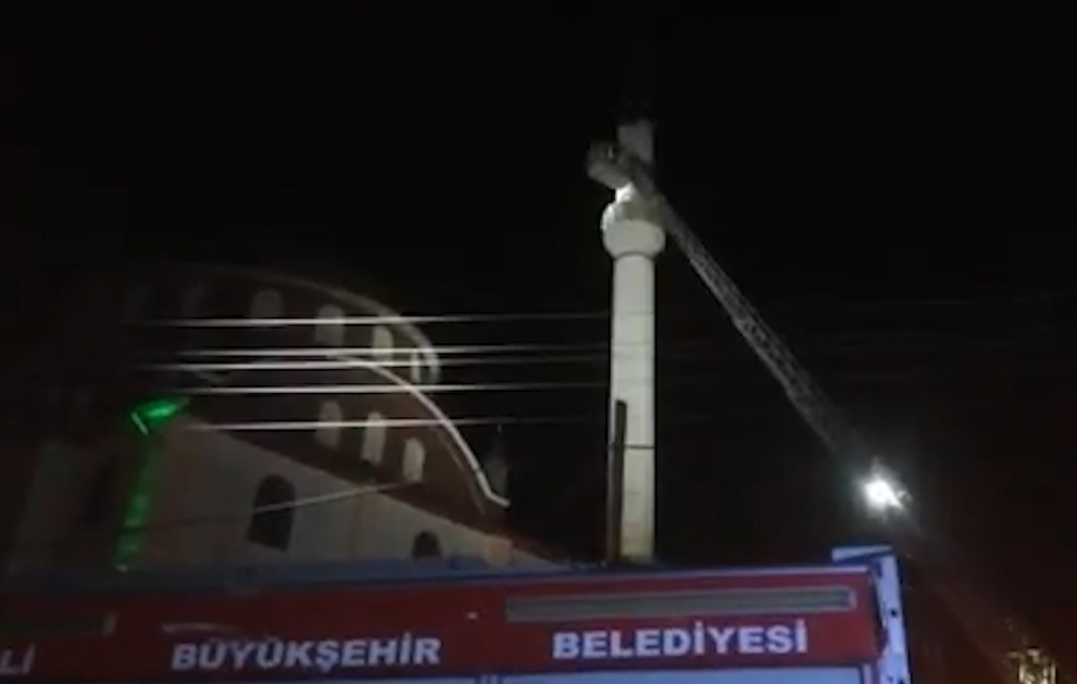 Türkiyədə məscidin minarəsində yanğın baş verib