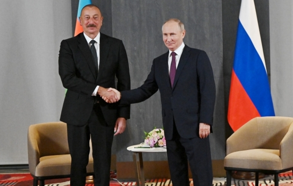 Präsident Ilham Aliyev trifft seinen russischen Amtskollegen Wladimir Putin in Samarkand
