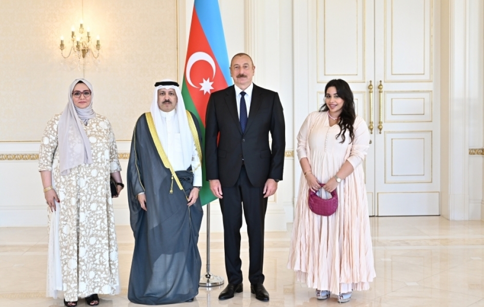 Prezident İlham Əliyev Küveytin Azərbaycanda yeni təyin olunan səfirinin etimadnaməsini qəbul edib