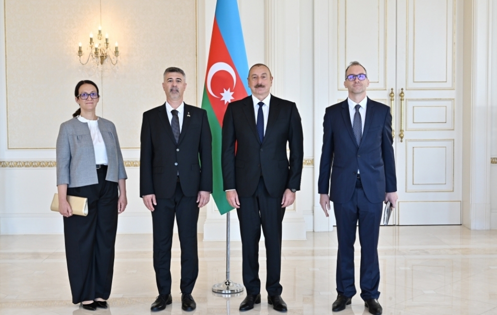 Prezident İlham Əliyev Macarıstanın Azərbaycanda yeni təyin olunan səfirinin etimadnaməsini qəbul edib