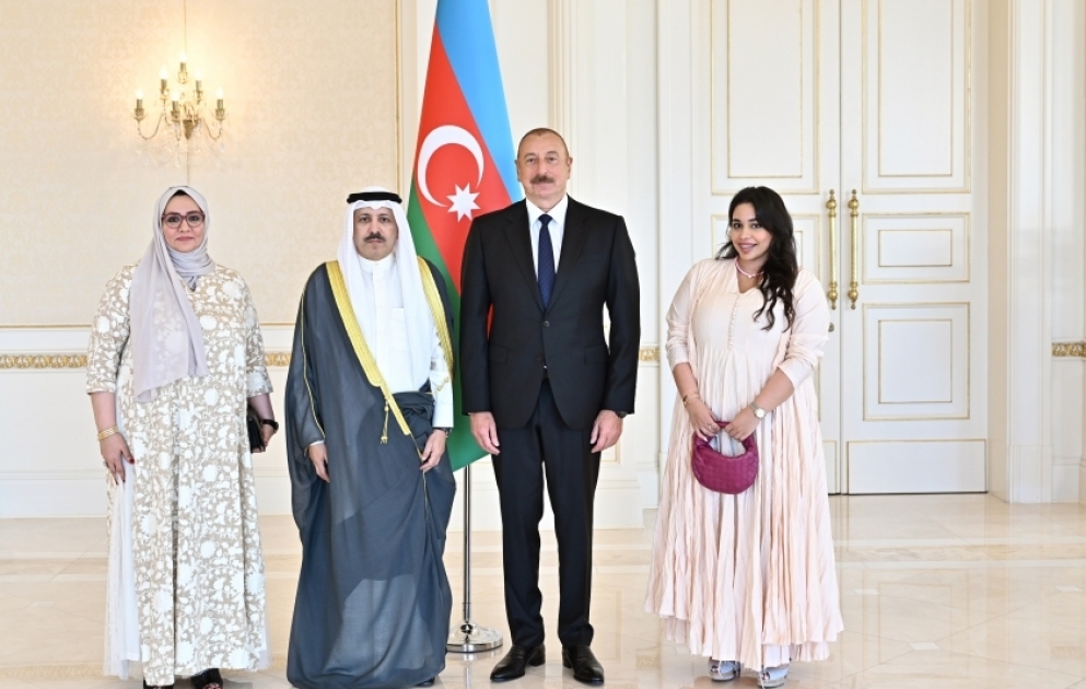 Президент Ильхам Алиев принял верительные грамоты новоназначенного посла Кувейта в Азербайджане