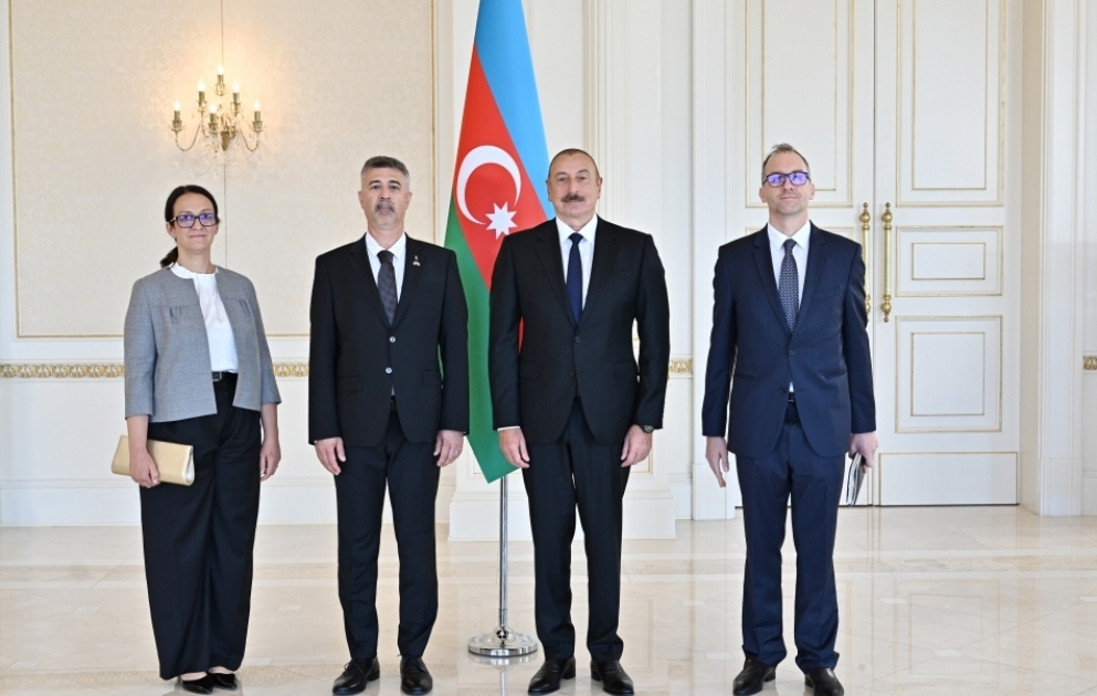 Präsident Ilham Aliyev empfängt neuen ungarischen Botschafter zur Entgegennahme seines Beglaubigungsschreibens