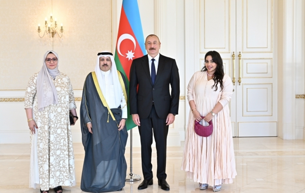 Le président de la République reçoit les lettres de créance du nouvel ambassadeur du Koweït en Azerbaïdjan