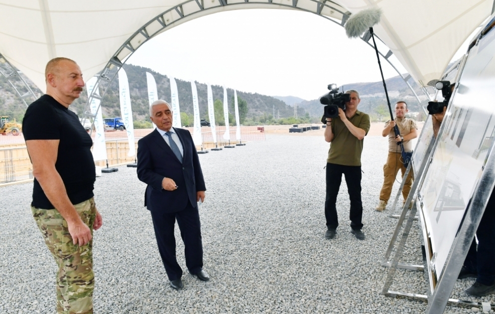 “Laçın” Qovşaq Yarımstansiyasının təməli qoyulub
Prezident İlham Əliyev tədbirdə iştirak edib