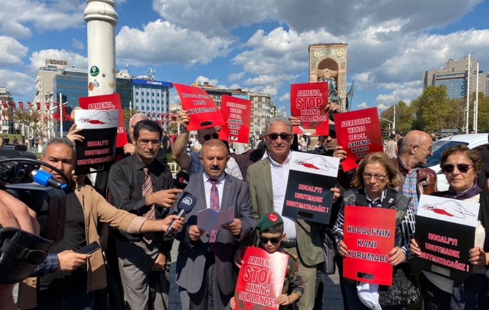 İstanbulda Azərbaycan Ordusuna dəstək və Ermənistan tərəfindən törədilən təxribatlara etiraz məqsədilə aksiya keçirilib