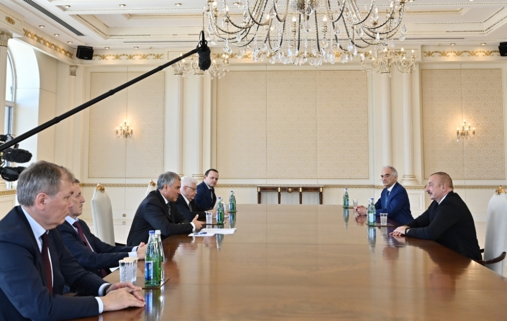 Präsident Ilham Aliyev empfängt Delegation um Vorsitzenden der Staatsduma der Russischen Föderation