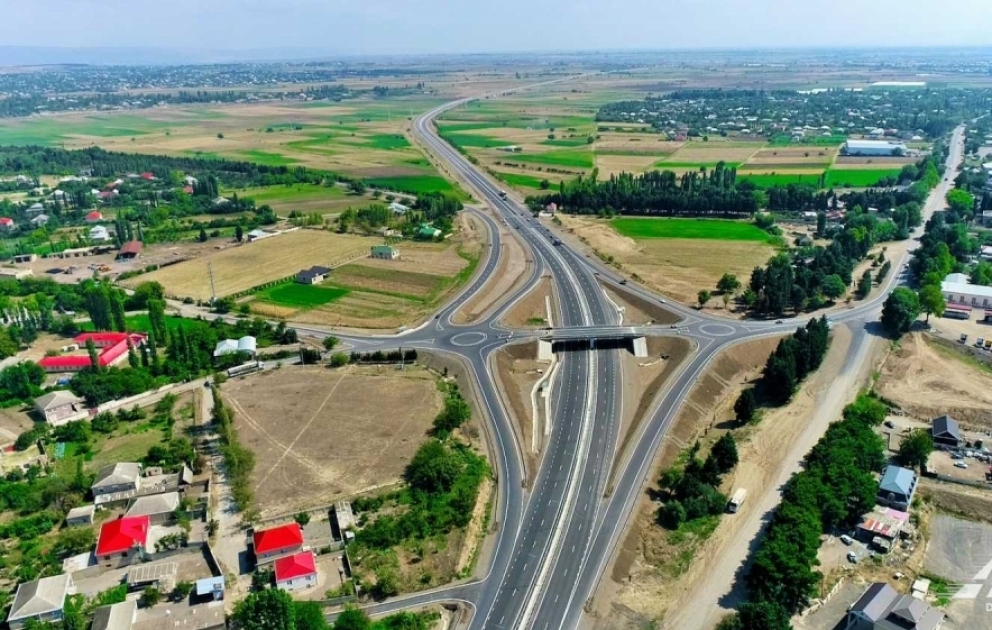 Bakı-Ələt-Qazax-Gürcüstan avtomobil yolunun genişləndirilməsi layihəsinin icrasına baxış keçirilib