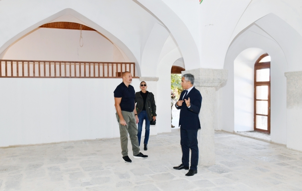 Prezident İlham Əliyev və birinci xanım Mehriban Əliyeva Şuşada Mehmandarovların malikanə kompleksində aparılan bərpa işlərinin gedişi ilə tanış olublar
