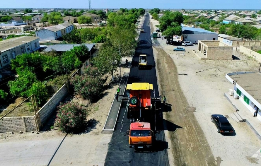 Neftçalada 4 yaşayış məntəqəsini əlaqələndirən yolların yenidən qurulması davam edir