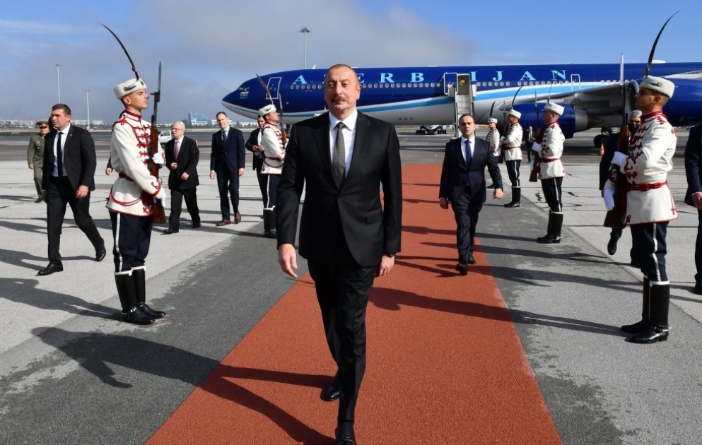 Präsident Ilham Aliyev zu offiziellem Besuch in Bulgarien eingetroffen