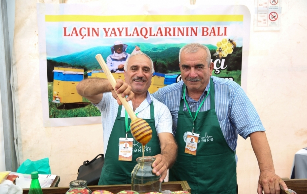 Bal yarmarkasında 120 ton məhsul satışa çıxarılıb