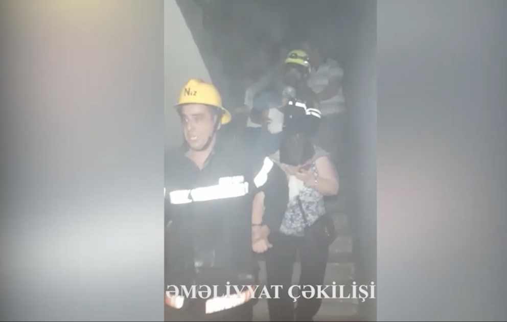 FHN: Xətai rayonunda yaşayış binasında baş vermiş yanğında iki nəfər xəsarət alıb