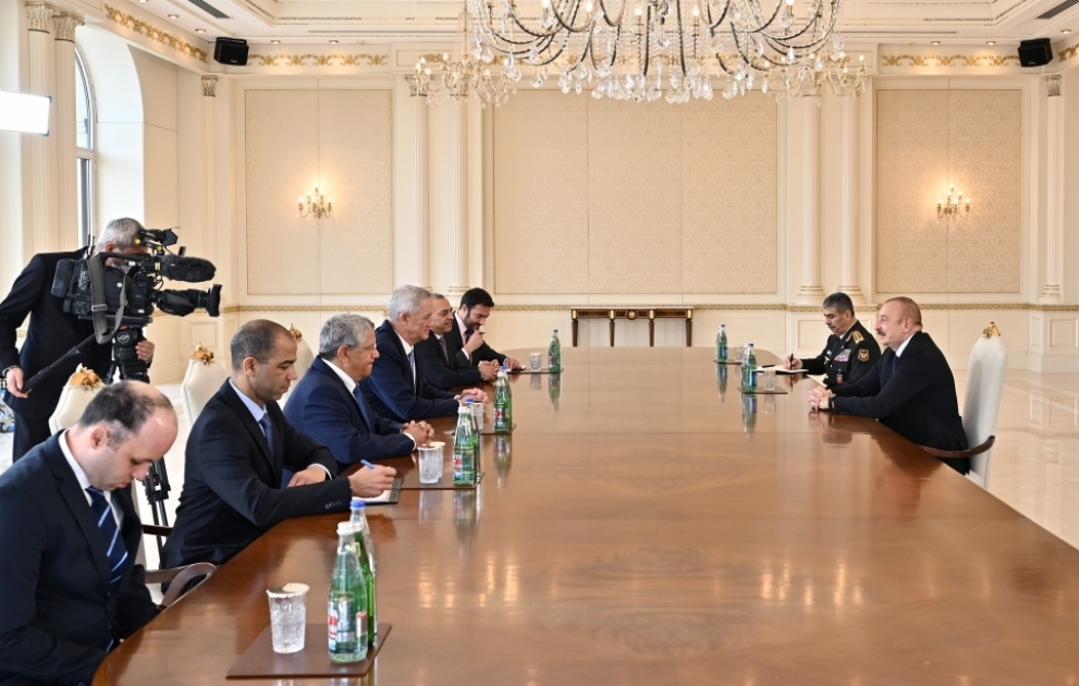 Le président Ilham Aliyev reçoit le ministre israélien de la Défense
