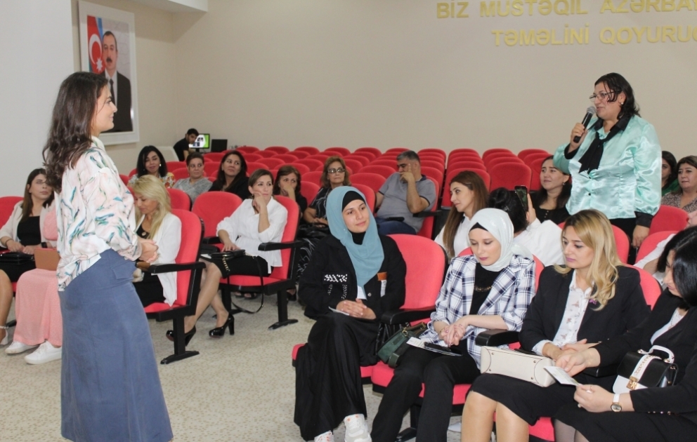 Sabirabadda “Dəyişən zaman, dəyişən şagirdlər” layihəsi üzrə seminar keçirilib