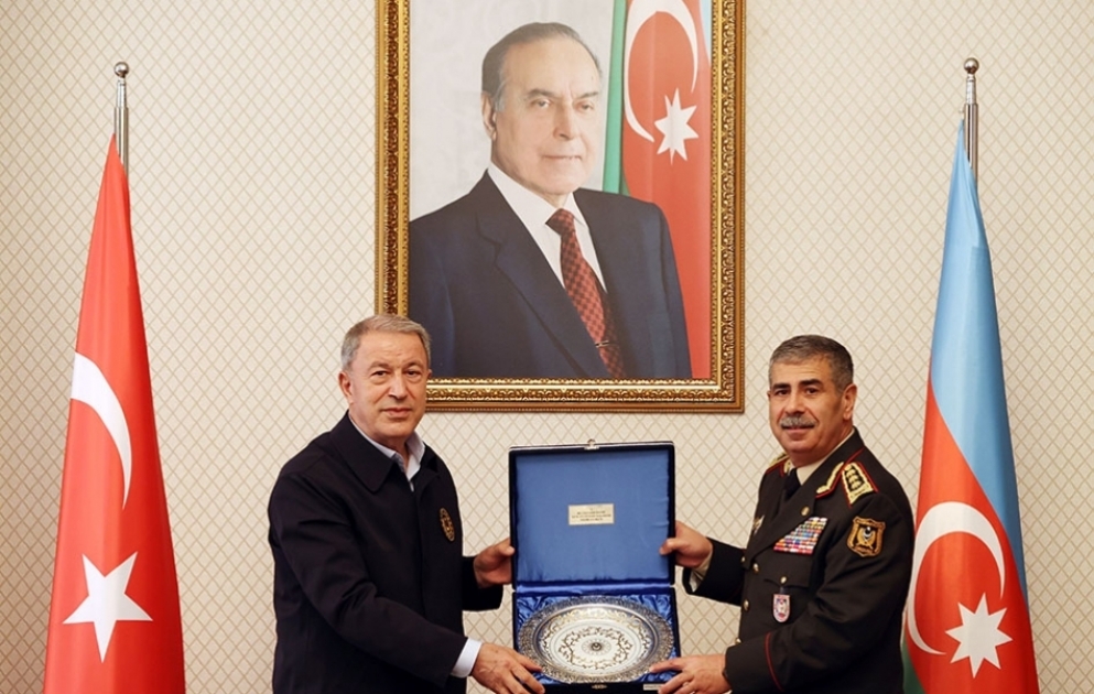 Azərbaycanın müdafiə naziri Türkiyənin milli müdafiə naziri ilə görüşüb