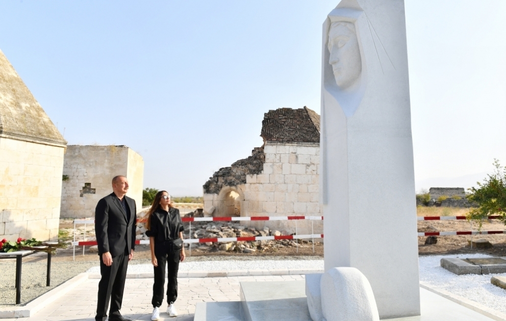 President Ilham Aliyev and First Lady Mehriban Aliyeva got acquainted with works to be done in Imarat Complex, and unveiled mausoleum of Khurshidbanu Natavan