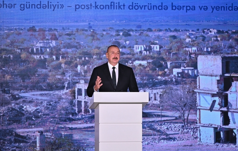 Ağdamda Azərbaycan Milli Şəhərsalma Forumu işə başlayıb
Prezident İlham Əliyev və birinci xanım Mehriban Əliyeva Forumun açılış mərasimində iştirak ediblər