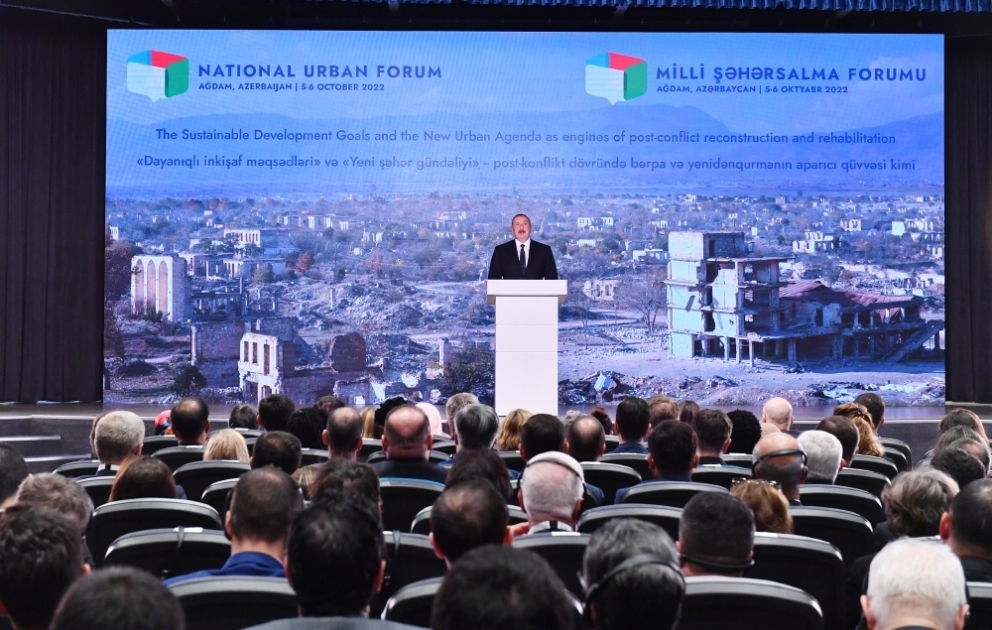 Ağdamda Azərbaycan Milli Şəhərsalma Forumu işə başlayıb
Prezident İlham Əliyev və birinci xanım Mehriban Əliyeva Forumun açılış mərasimində iştirak ediblər