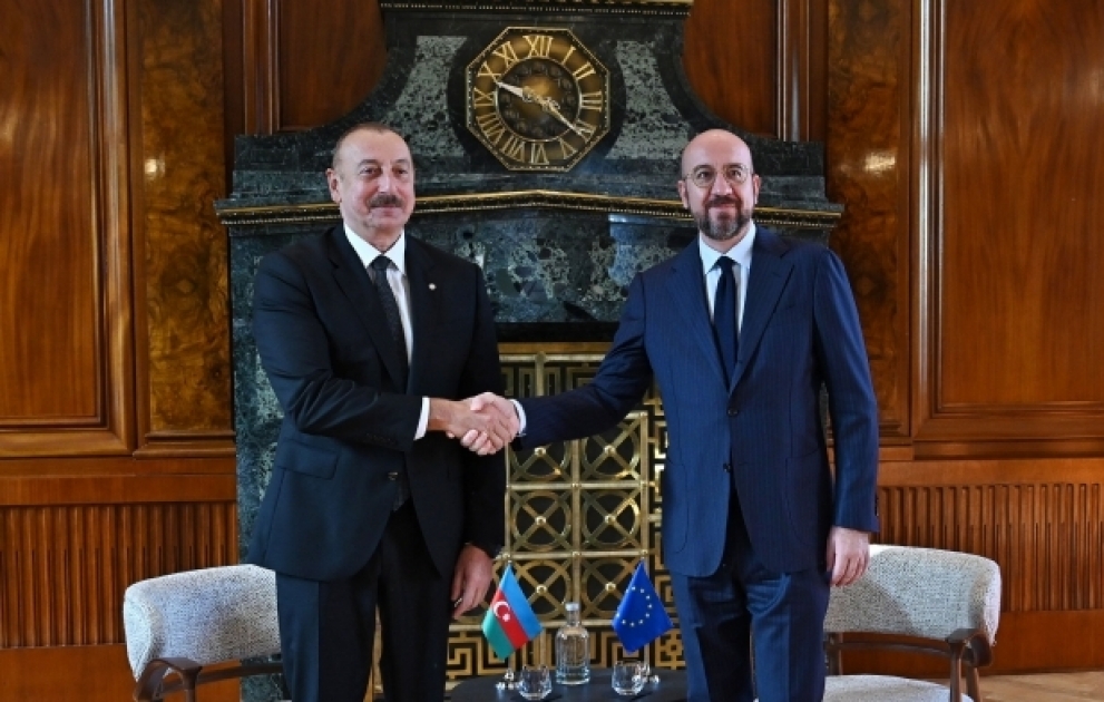 Präsident Ilham Aliyev und EU-Ratspräsident Charles Michel treffen sich in Prag