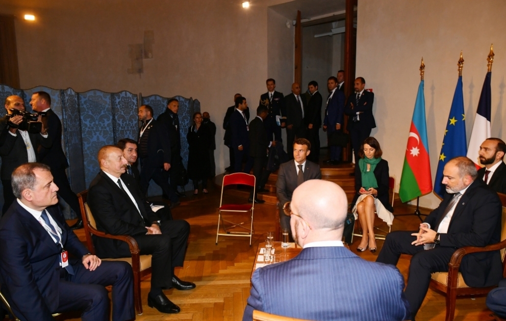 Präsident Ilham Aliyev, Präsident Macron, EU-Ratspräsident Michel und Armeniens Premierminister Paschinjan treffen sich erneut in Prag